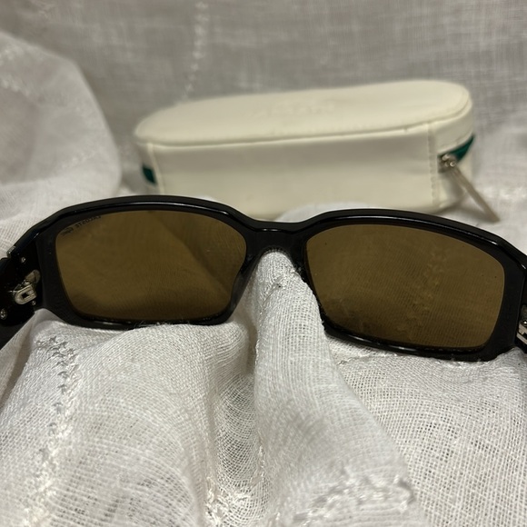 Lacoste sunglasses with a case - Picture 9 of 15